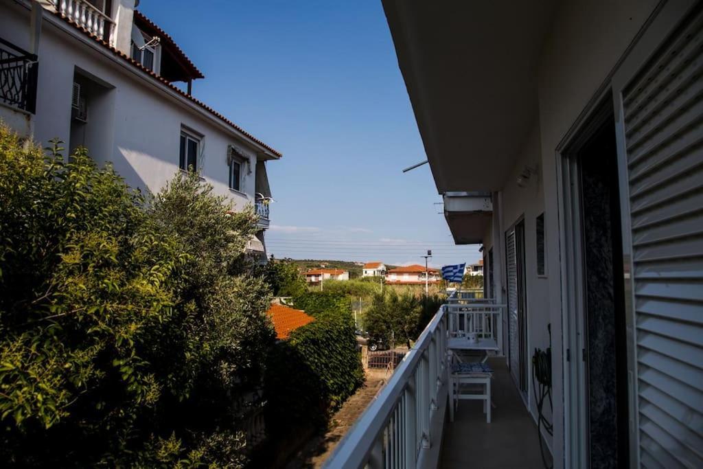 Blue Theros Apartments Paralia Dionysiou Exterior photo